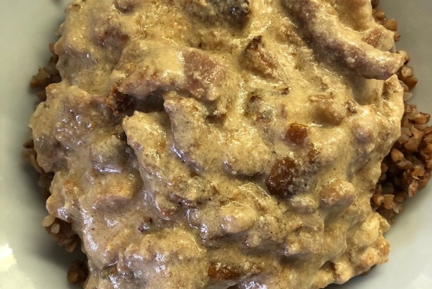 Бефстроганов из телятины с грибами в мультиварке