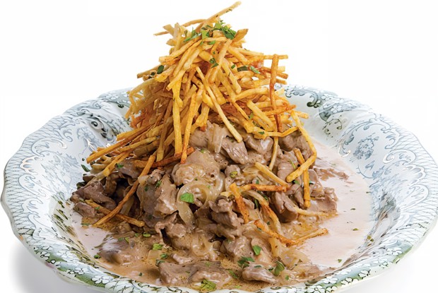 Бефстроганов с жареным картофелем