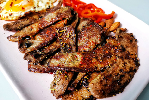 Бекон, обжаренный в специях