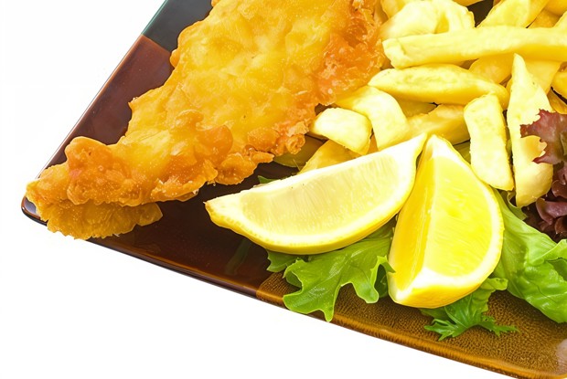 Белая рыба в специях и золотистой корочке