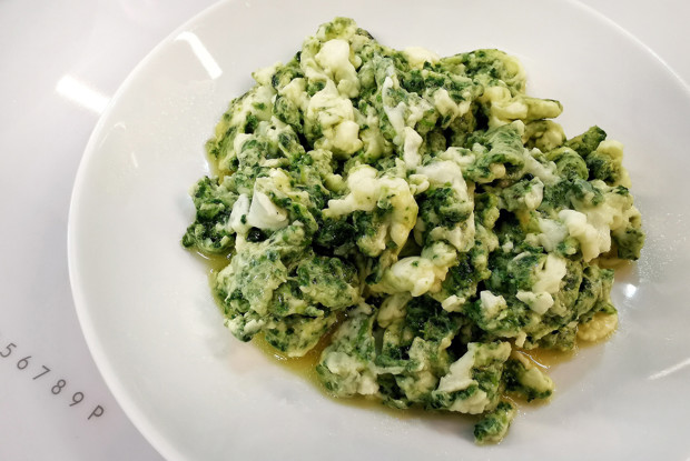 Белковый скрэмбл со шпинатом