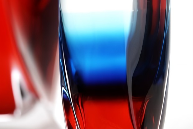 Бело-сине-красный напиток