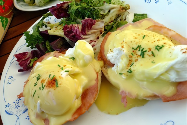 Бенедиктинские яйца (Eggs Benedict)