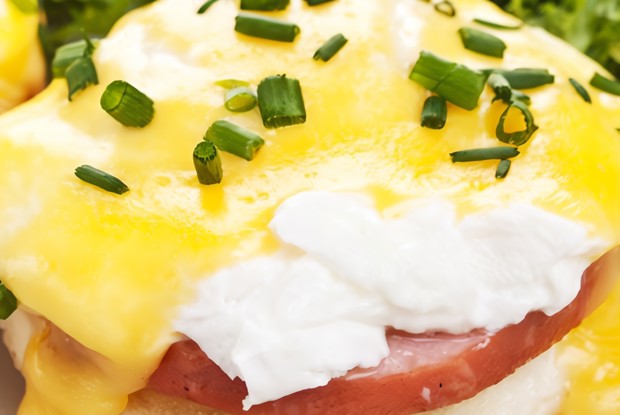 Бенедиктинские яйца с голландским соусом