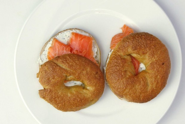 Бейглы с мягким сливочным сыром и семгой