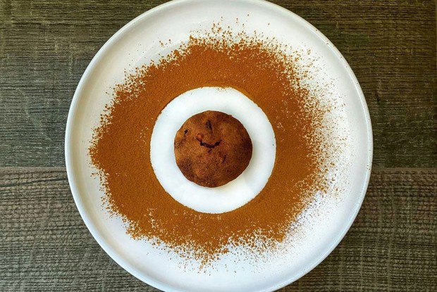 Безглютеновый кекс с орехами и финиками