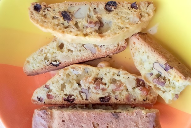Бискотти с изюмом и грецким орехом
