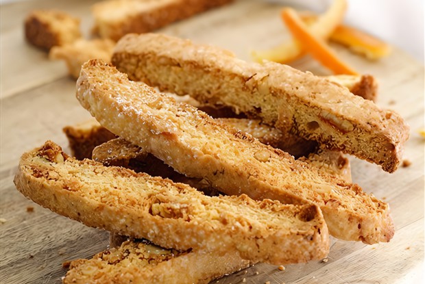 Бискотти с пармезаном и черным перцем