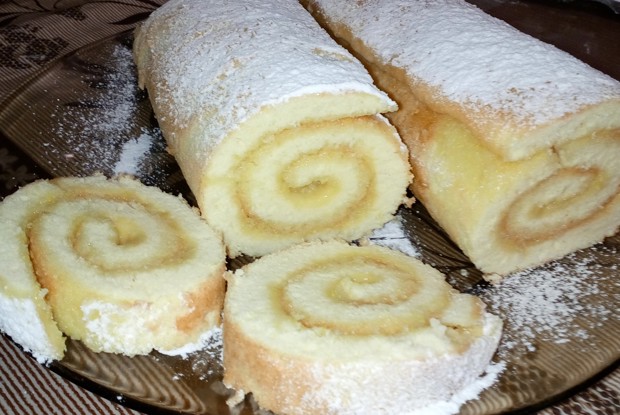 Бисквитный лимонный рулет