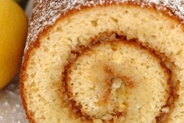 Бисквитный рулет с повидлом