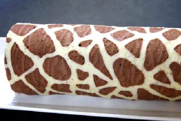 Бисквитный рулет со сгущенкой