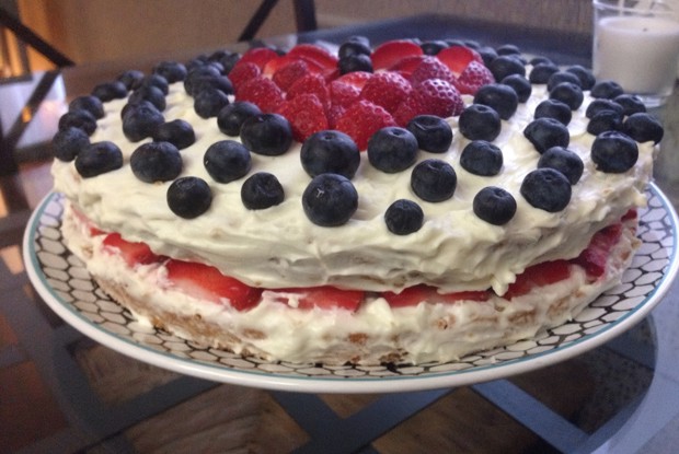 Бисквитный торт с кремом из сыра маскарпоне