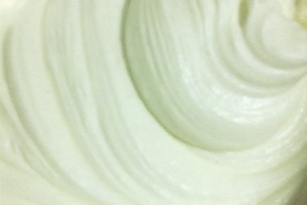 Бисквитный торт с персиками