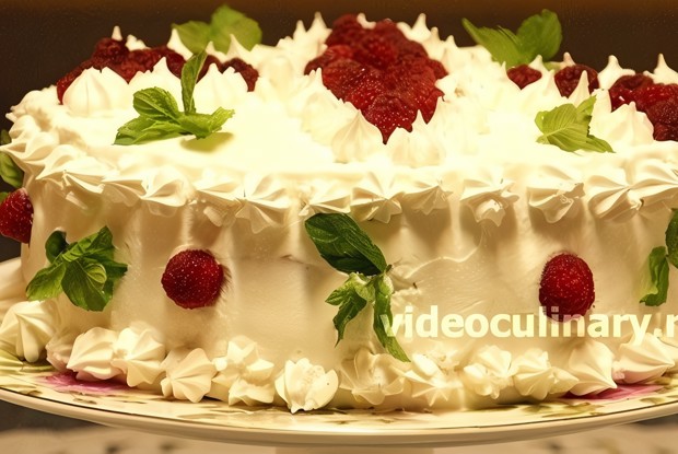 Бисквитный торт со сливочным кремом