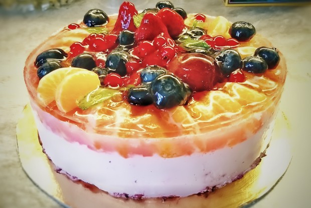 Бисквитно-ягодный торт