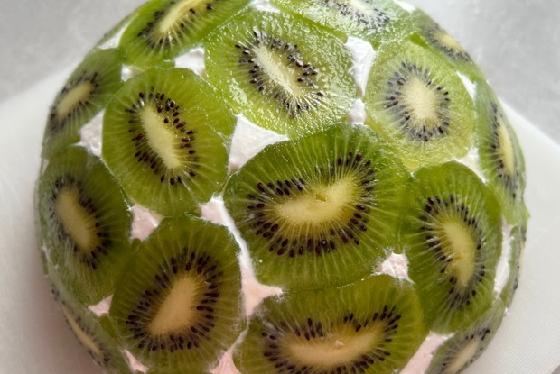 Бисквитный торт с киви