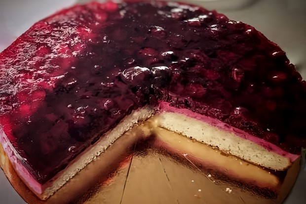 Бисквитный торт с вишней в желе