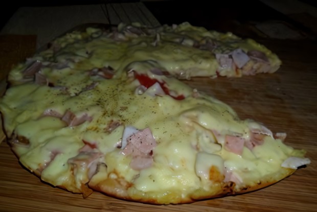 Быстрая пицца на сметанном тесте