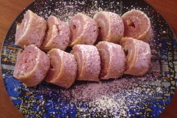 Быстрый бисквитный рулет к чаю