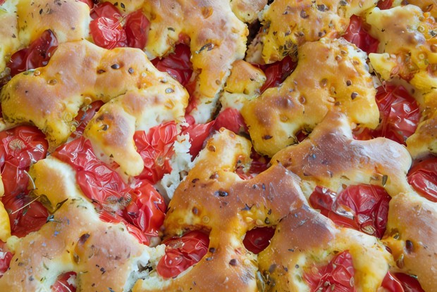 Быстрый хлеб с фетой, черри и базиликом