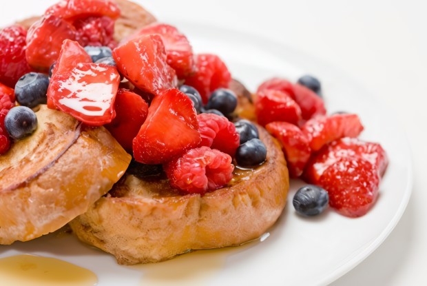 Быстрый лимонный хлеб с ягодами по-итальянски