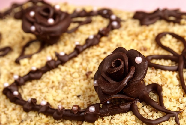 Быстрый ореховый торт без выпечки