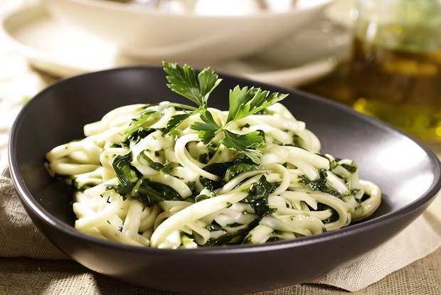 Быстрый соус из петрушки и пармезана