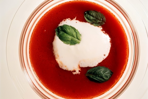 Быстрый томатный суп с базиликом