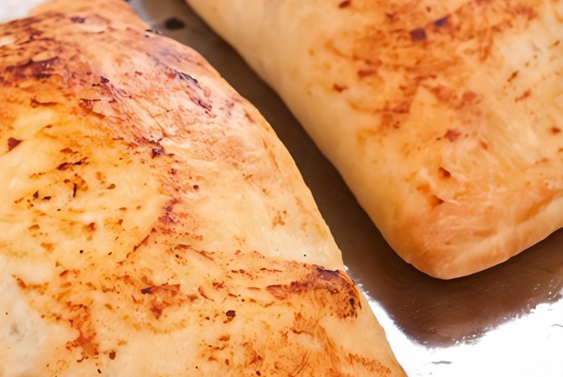 Быстрый жареный пирог из песочного теста с малиной