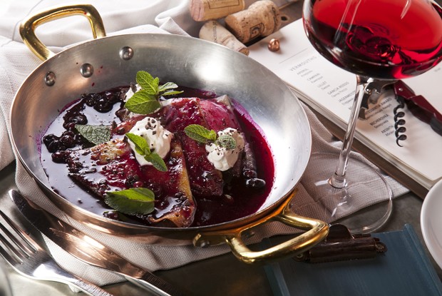 Блинчики креп со свеклой, черной смородиной и сыром Рикотта