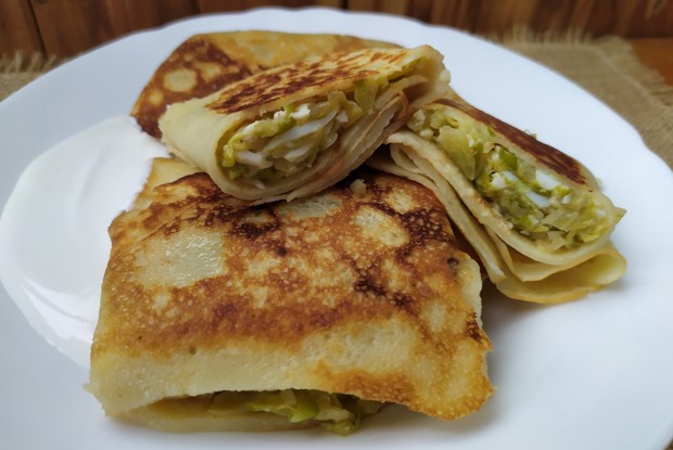 Блинчики с капустой и яйцом