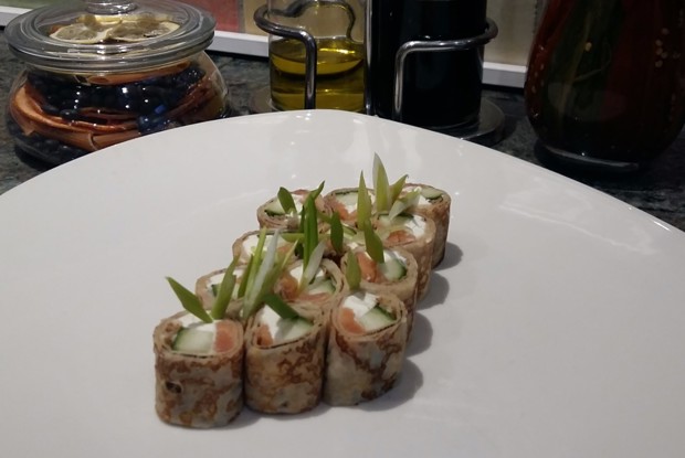 Блинчики с лососем и сыром