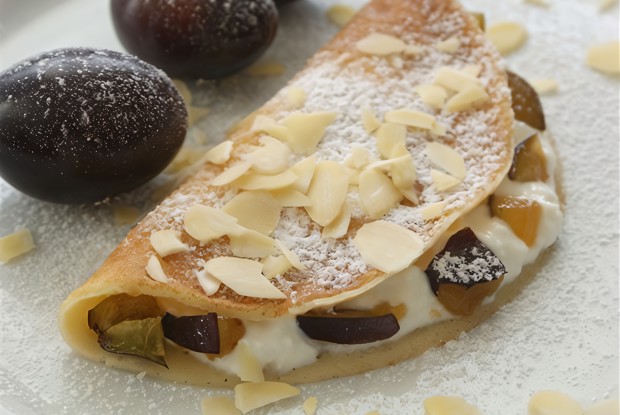 Блинчики с сыром и сливой