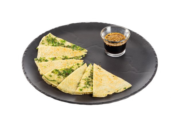 Блинчики с зеленым луком и кинзой