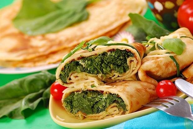 Блинчики со шпинатом и четырьмя сырами