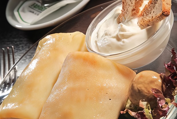 Блины со сливочным соусом из грибов и укропа