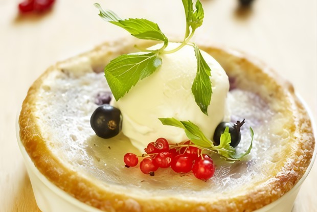 Блины со свежими ягодами по-датски (Dutch Baby)