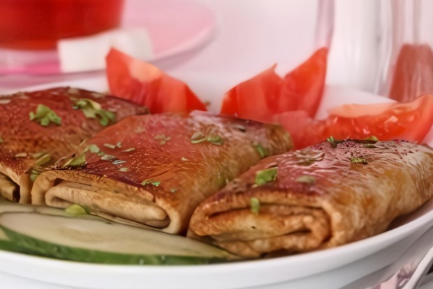 Блинные конвертики с курицей