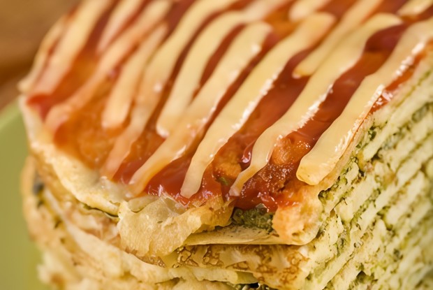 Блинный пирог с травами и грибной начинкой