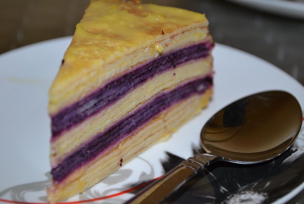 Блинный торт с лимонным курдом и черникой