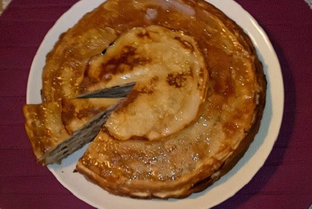 Блинный торт с соусом сабайон с виноградным соком