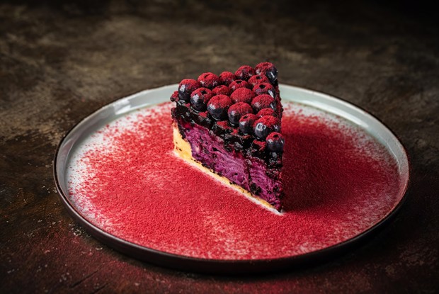 Блинный торт с черникой и голубикой