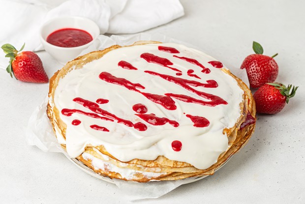 Блинный торт с клубникой