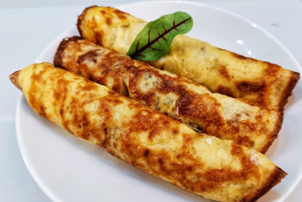 Блины с лососем и соусом тартар