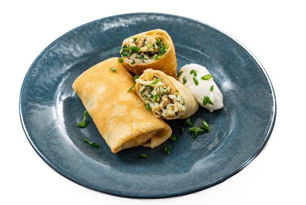 Блины с луком и яйцом