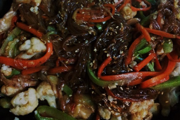 Бобовая вермишель лонгкоу с кабачками и морковью