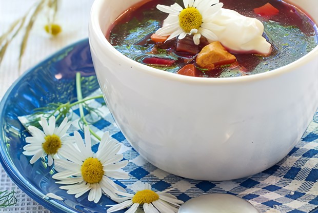 Борщ из печеной свеклы с шотландской сельдью