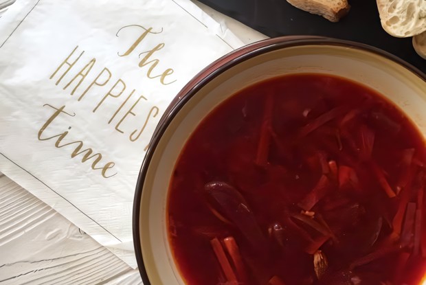 Борщ на говяжьем бульоне с запеченной свеклой