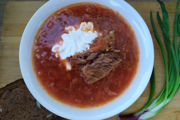 Борщ с говяжьим ребром и молодой капустой