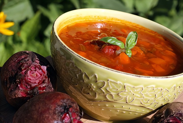 Борщ с копченой грудинкой по-литовски